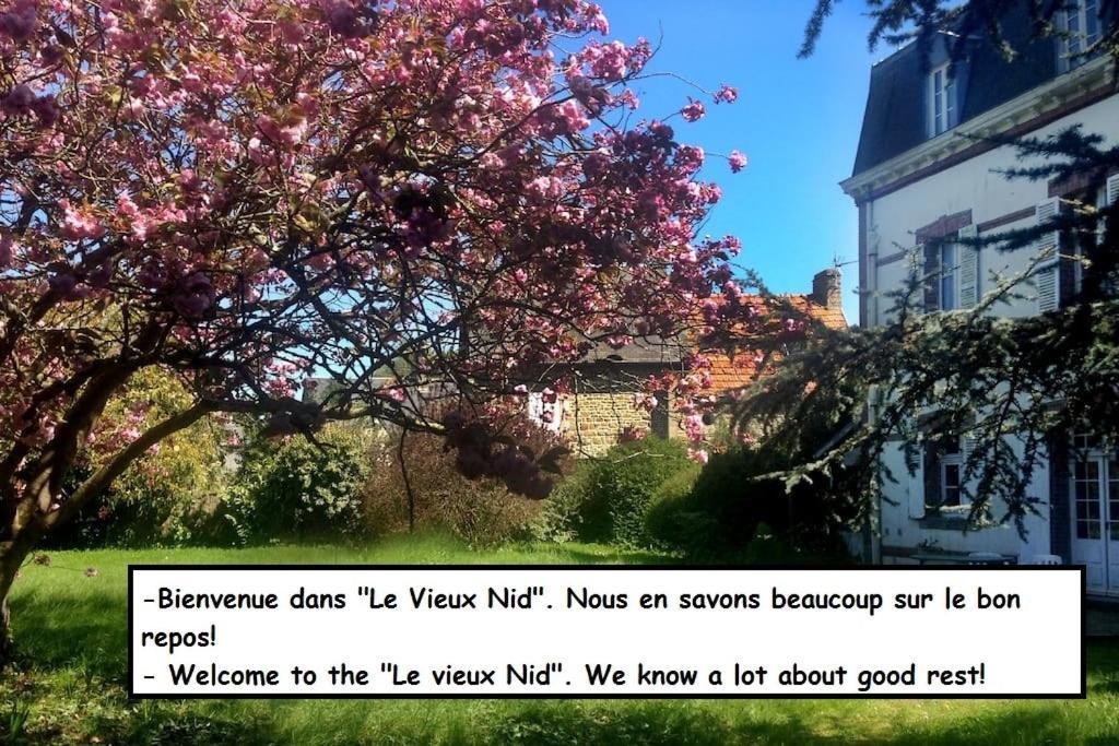 Bed and Breakfast Le Vieux Manoir Carolles Exterior foto